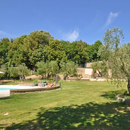 Sleeps 3 * Sovana
