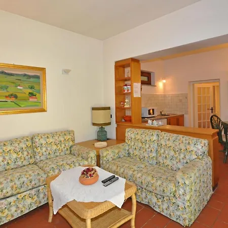Sleeps 3 * Sovana