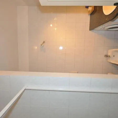 Sleeps 3 *
